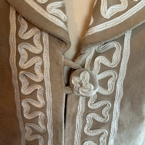 ❤️ On Trend Bradley Bayou SUEDE blazer with beautiful trim work ❤️ - Picture 5 of 9